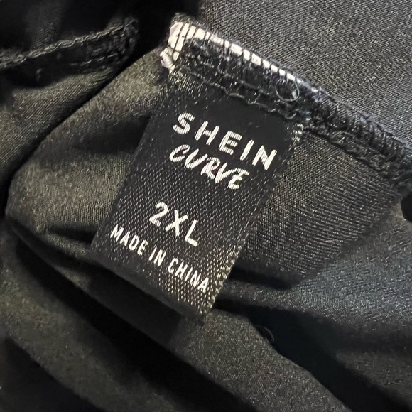 SHEIN Curve Los Angeles Tee - Picture 3 of 3